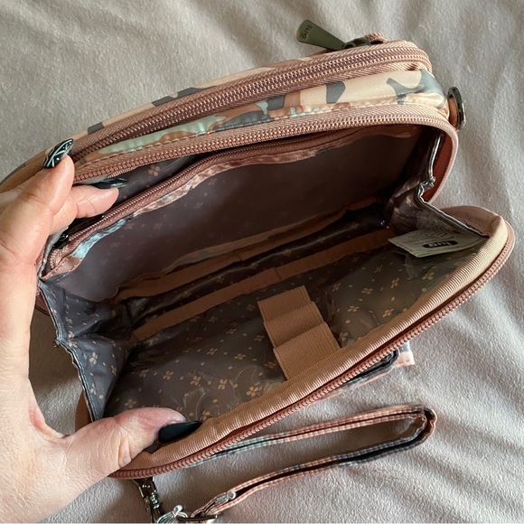 Lug Roundabout in Camo Rose - Picture 3 of 4